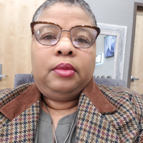 Meet your Posher, Vicky - Picture 1 of 8